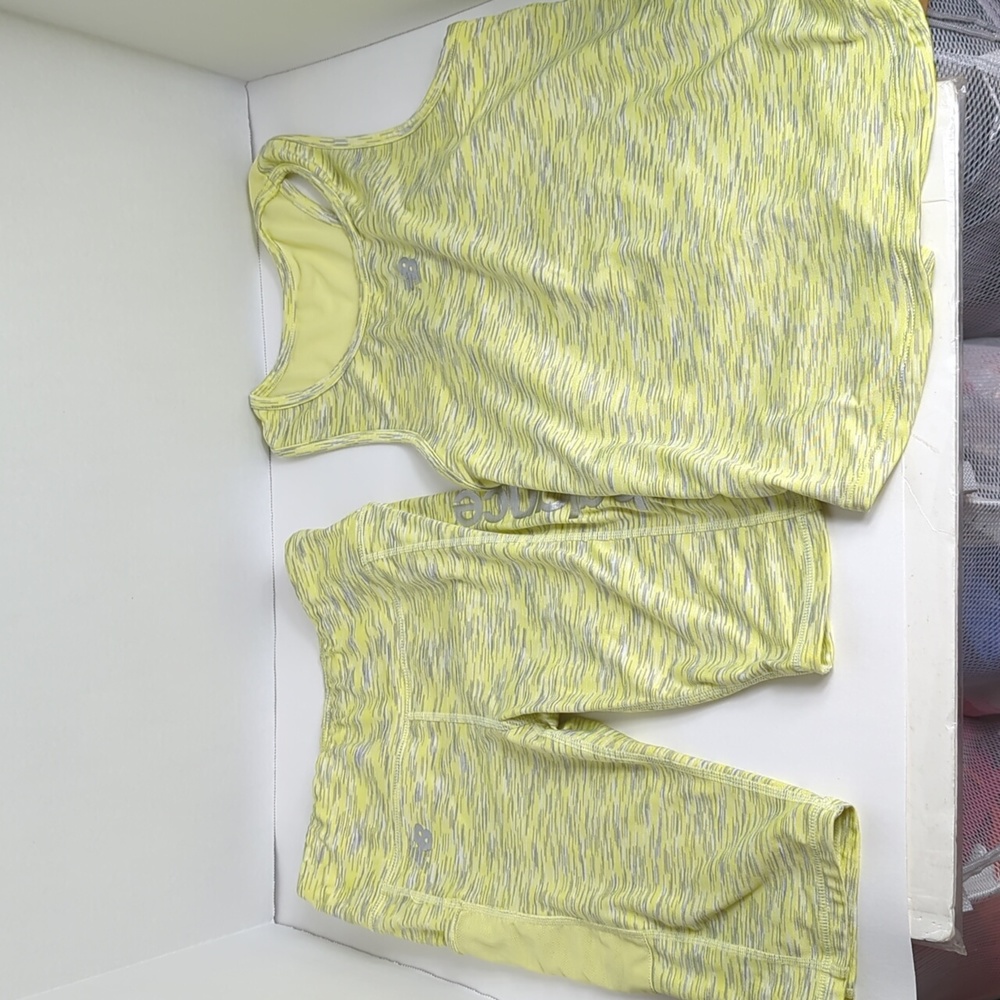 New Balance athletic shorts top set girls sz 10/12 yellow gray silver